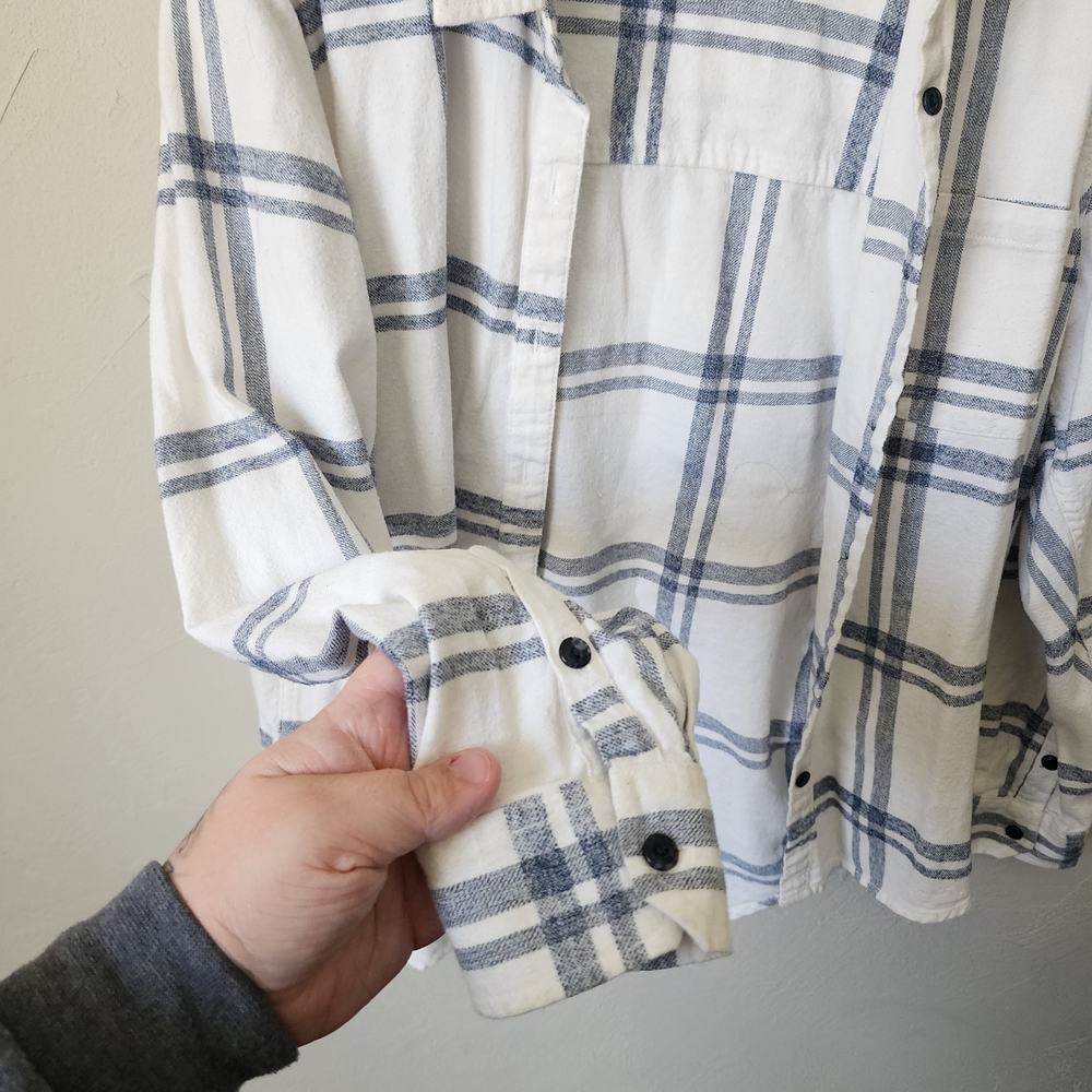 Casual White and Blue Plaid Shirt Size Medium - Picture 3 of 4